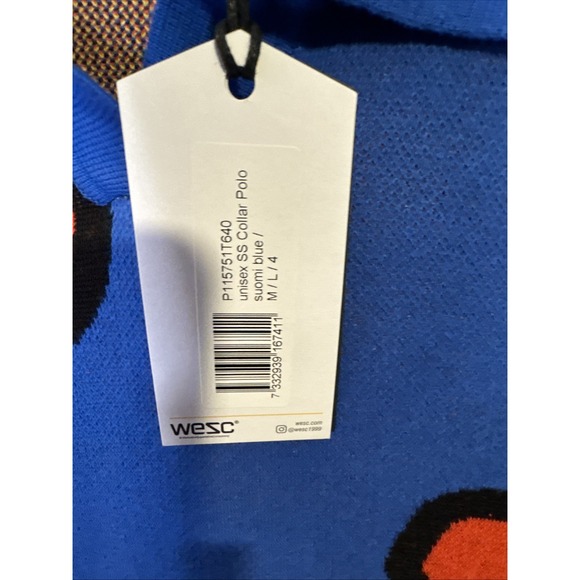 WESC Unisex Polo Sweater Size MM-WL Blue with Large Red Flowers Streetwear - Picture 5 of 10